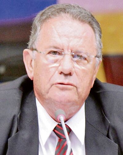 Cornelius Sawatzky,  exdiputado  de ANR de 72 años  fue vacunado.