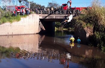 Tres personas fallecieron durante el percance, en tanto que una sobrevivió.