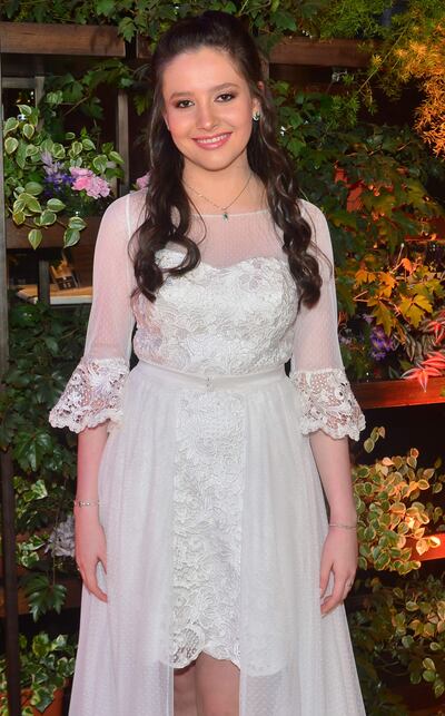 Sofía lució hermosa con un vestido de líneas románticas creación de Ocre.