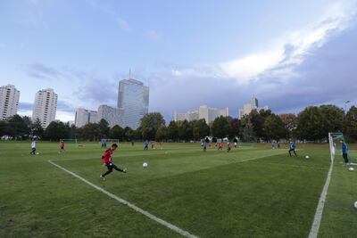 Entrenamiento de la selección paraguaya, ayer en el campo de deportes de Donaucity Sportcenter de Viena