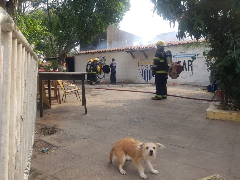 Incendio en parte de una vivienda ubicada en Asunción, sobre Gral. Santos y Acá Verá.