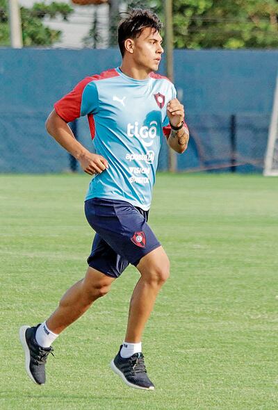 Santiago Arzamendia Duarte (22 años) debutó en Cerro Porteño el 9 de setiembre del 2015.