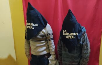 Jhonatan Rodríguez Romero y Cristian María Vargas Torres, los delincuentes reducidos a golpes por vecinos tras asalto.