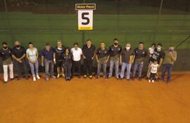 La inauguración se llevó a cabo con la presencia del extenista Víctor Pecci.