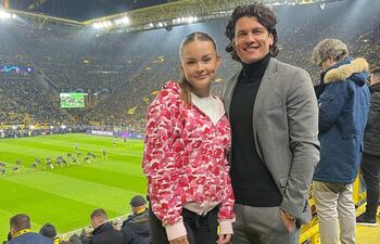 Nelson Haedo Valdez alentó al Borussia Dortmund en compañía de su bella hija Noemí.