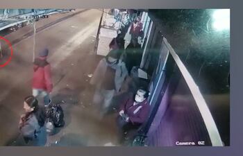 Captura de video: circuito cerrado en el momento que una niña fue arrollada en el Mercado 4.