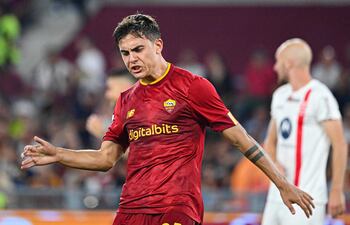 Paulo Dybala reacciona durante el partido que Roma ganó ayer 3-0 al Monza.