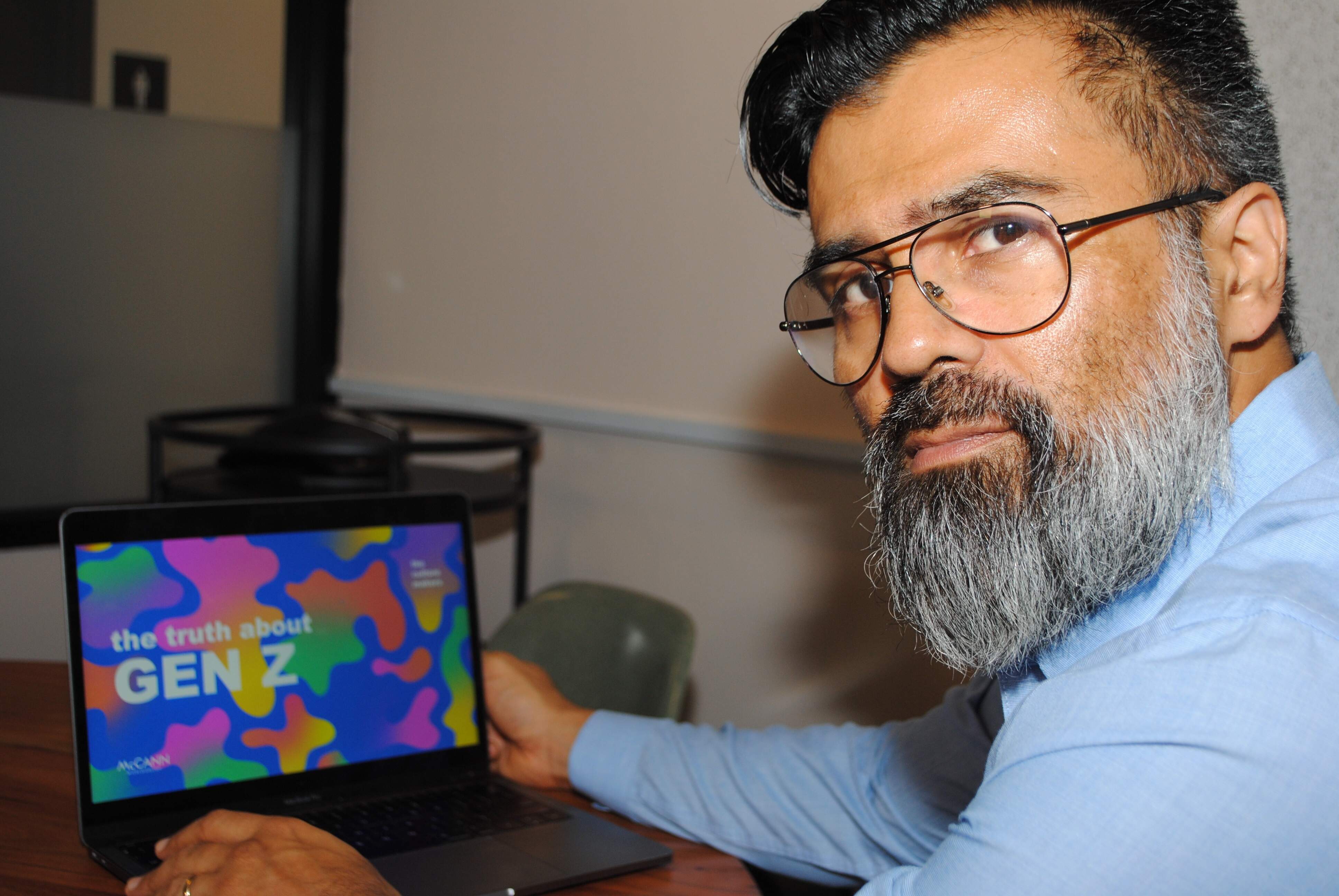 Josafat Solís, director regional de Estrategia para América Latina y el Caribe en McCann Worldgroup refirió que los de la generación Z se sienten ciudadanos del planeta, creen que lo que hace uno, instituciones y empresas incluidas, repercute en todos, son conscientes de los problemas de la sociedad y de que cada uno debe ayudar a resolverlos.