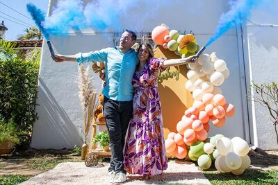 Felices, Aldo Franco y Denise Hutter en la fiesta de revelación de sexo del bebé que esperan.