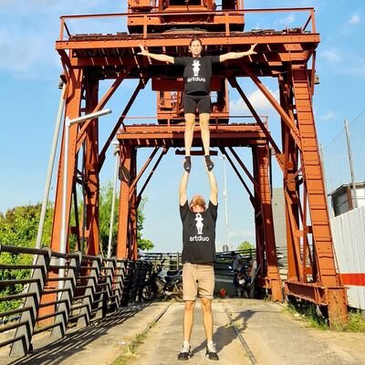 Los acróbatas Vanesa Silva y Gerónimo Amengual conforman el grupo Artduo, que trae su show “Nostalgia” a Paraguay.