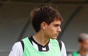 Shamel Fernández Batistuta debutó en la Reserva de Libertad, que dirige Juan Eduardo "Mágico" Samudio.