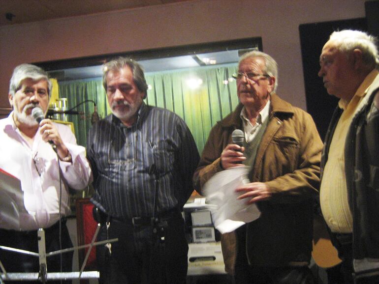 Carlos y Necho Pettengill del dúo Vocal Dos compartiendo junto a Tito y Juan de Dios, en 2014.