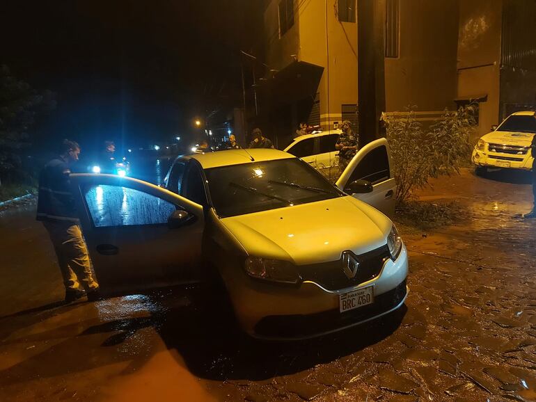 El vehículo que utilizaron dejaron abandonado.