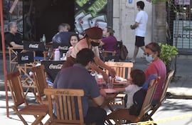 La implementación de medidas sanitarias para poder recibir a comensales permitió a los locales gastronómicos reactivarse en pandemia.