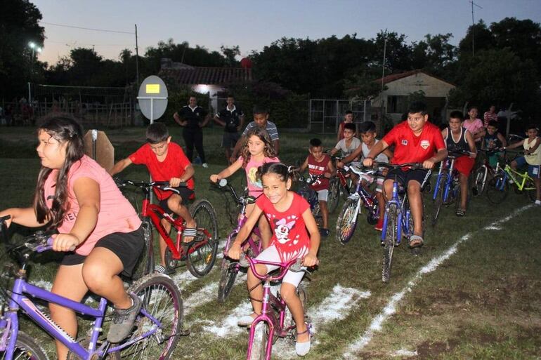Escolares se capacitan en educación vial en Pirayú.
