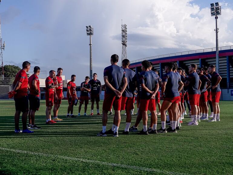 Facundo Sava, en la primera práctica como entrenador de Cerro Porteño.
