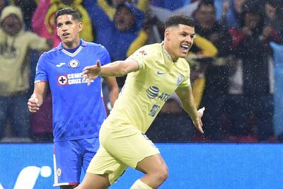 Richard Sánchez celebra su gol, que abrió el camino para la gran goleada del América.
