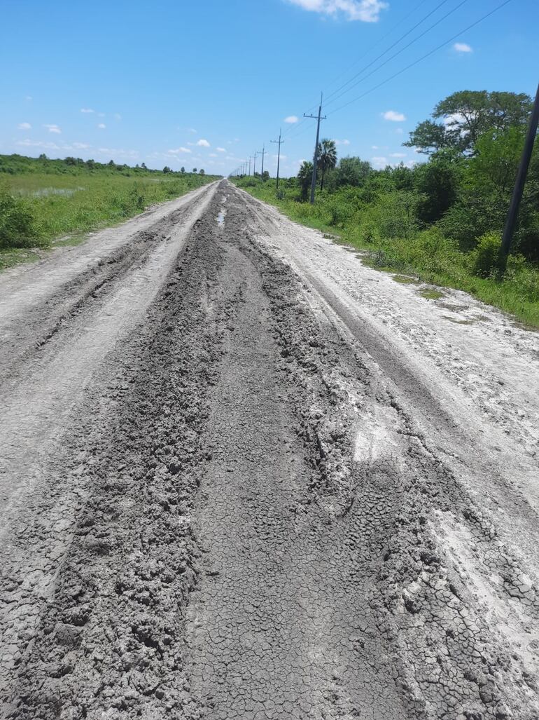 En esta situacion se encuentra la mayor parte de los caminos que conducen a los distritos de Bahia Negra y Fuerte Olimpo.