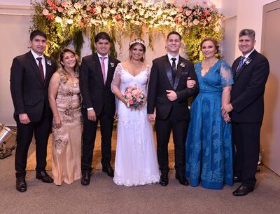 Aquí los contrayentes con sus padrinos.