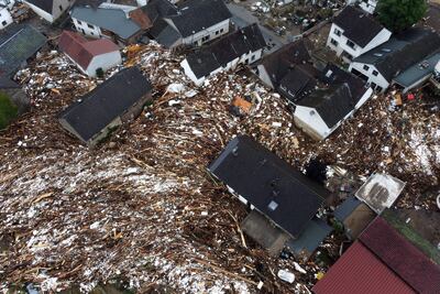 Fotografía aérea, tomada con un dron, que muestra la aldea destruida de Schuld, en el distrito de Ahrweiler, después de las fuertes inundaciones debidas al río Ahr, este viernes, Gran parte de Alemania Occidental se ha visto afectada por las intensas y continuas lluvias hasta el 15 de julio, lo que ha provocado inundaciones que han destruido edificios y han arrasaron automóviles y enseres.