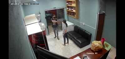 Un delincuente, ingresó a una casa de juego en Santa Rosa del Aguaray, a punta de arma de fuego obligó a la cajera a que le entregué dinero