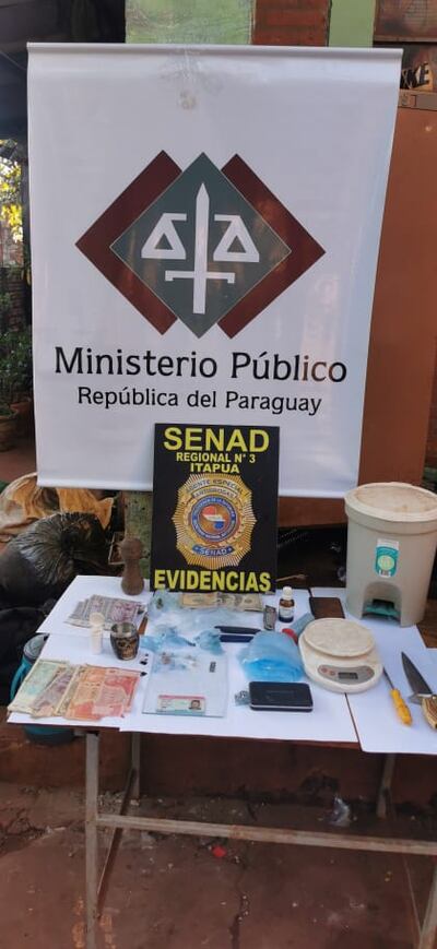 Evidencias incuatadas en poder de Luis Godoy Acosta, detenido por supuestamente ser un microtraficante.