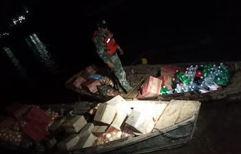 Dos embarcaciones con productos varios que ingresaban de contrabando fueron incautadas por la Prefectura Naval en Carlos Antonio López.