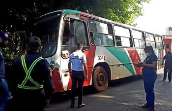 Los buses retenidos fueron enviados al corralón municipal por no reunir las condiciones de seguridad para circular.