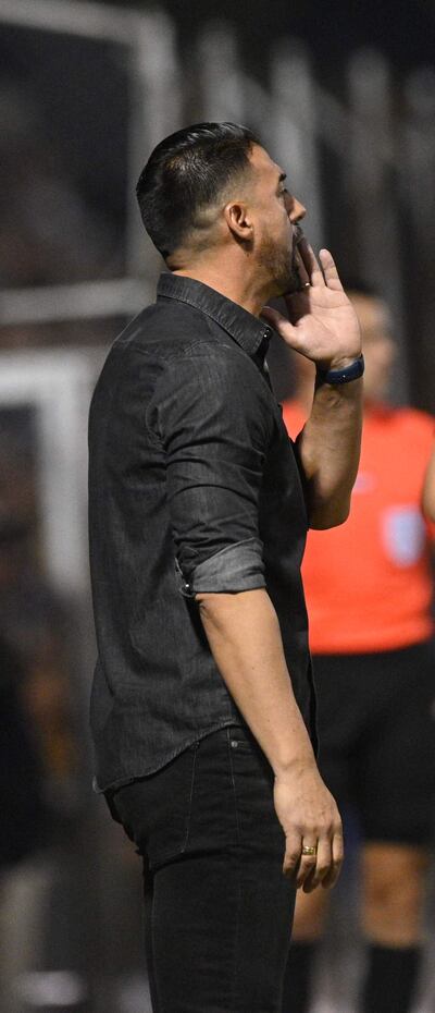 Julio César Cáceres (42), entrenador de Olimpia.