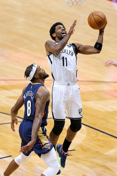 Irving (d) recuperó su acierto encestador cuando más lo necesitaron los Nets.