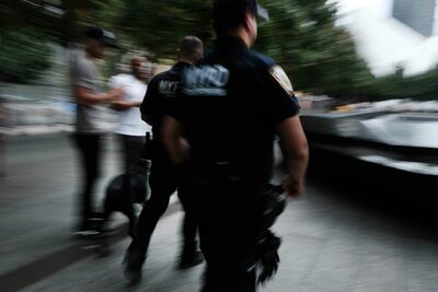 Policías patrullan en el memorial del 11 de Septiembre en Nueva York, este miércoles.