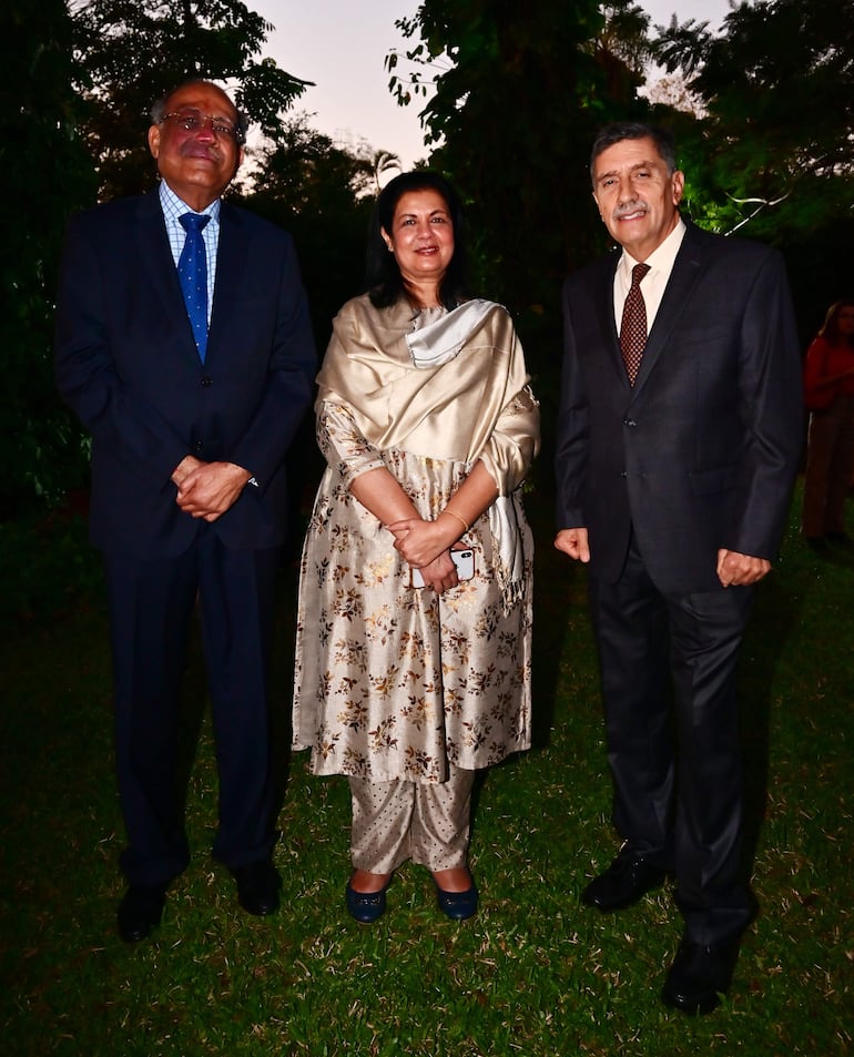 Prashant Shah, Vignya Shah y Javier Zuccolillo.