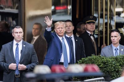Donald Trump, expresidente estadounidense a la salida de la Torre Trump.