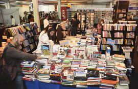 Tras dos años de pandemia, la Feria Internacional del Libro (FIL) Asunción vuelve a instalarse desde hoy y hasta el próximo 5 de junio en el Centro de Convenciones Mariscal.