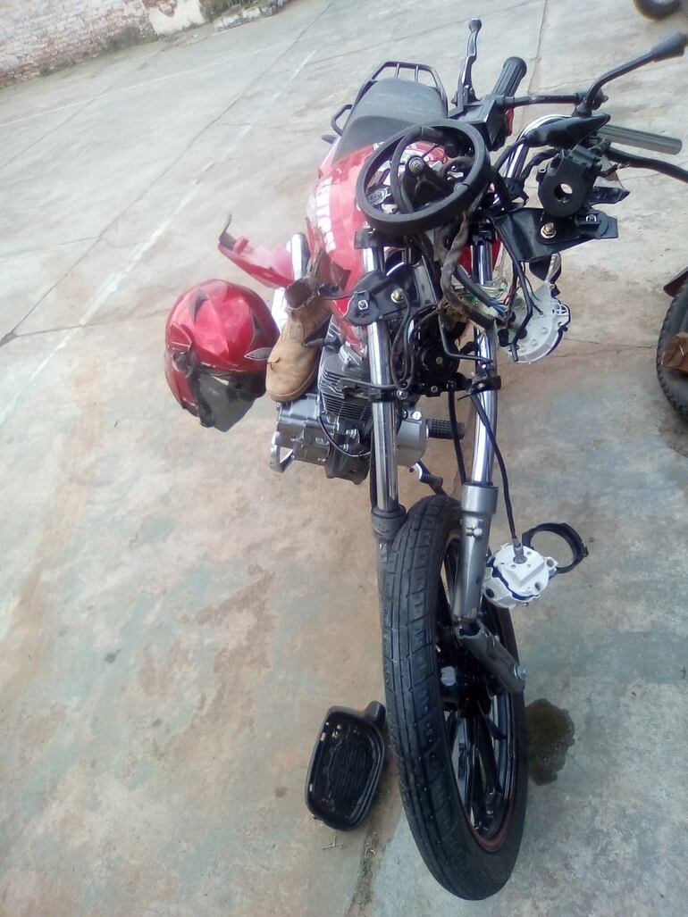 El ocupantes de esta motocicleta resultó con heridas graves