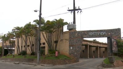 Fachada de un motel.