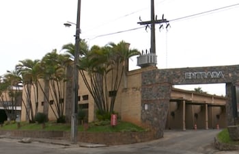 Fachada de un motel.