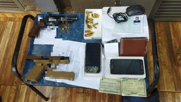 Evidencias incautadas durante el operativo policial.