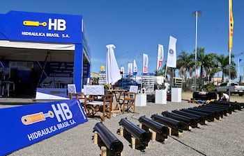 En el campo ferial HB se presentan componentes y repuestos para máquinas de distintas funciones.