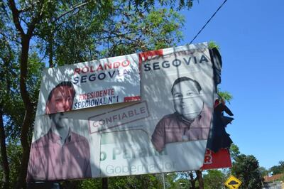 El cartel de una obra de la Gobernación de Alto Paraná fue convertido en un letrero electoral de precandidatos cartistas.