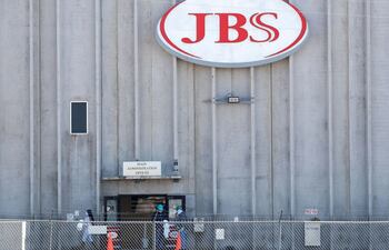 Este movimiento debe contribuir a diversificar aún más la cartera de productos de JBS, que ya opera en las principales proteínas animales y es el mayor productor mundial de carne