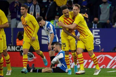Los jugadores del FC Barcelona, el neerlandés Luuk de Jong (d) y el francés Pierre-Emerick Aubameyang, celebran el segundo gol de su equipo durante el encuentro de la jornada 24 de Liga en Primera División que han disputado hoy domingo frente al Espanyol en el RCDE Stadium, en Cornellà.