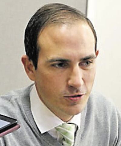 El senador Stephan Rasmussen (PQ) cuestionó a Abdo por divorciarse de las dos Cámaras del Congreso.