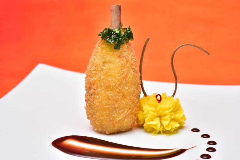 Jambonneau relleno en salsa de chocolate y puré al curry.