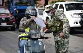 Policía y Fuerzas Armadas realizan controles desde anoche, que irán hasta el 10 de mayo, según decreto vigente. Archivo