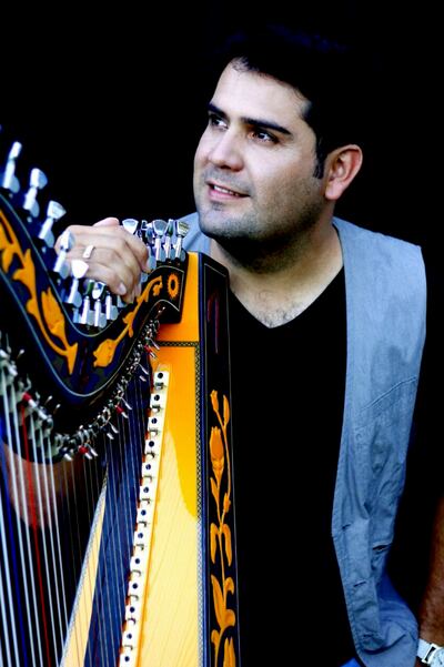 Marcelo Ojeda organizó un festival con varios arpistas, que se podrá ver desde la fan page de su espacio “El rincón del arpa”.