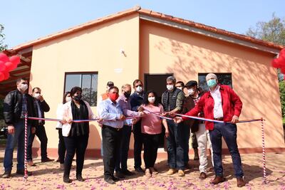 El presidente de la República, Mario Abdo Benítez, participó del acto de entrega de viviendas cuyo proyecto estuvo a cargo de Fundación Atlántica.
