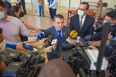 El intendente Luis Yd llegó al palacio de justicia y lamentó la situación por la que ya vienen pasando desde hace ya unos 4 años.