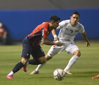 Sergio Díaz trata de escapar de la marca de Juan Argüello