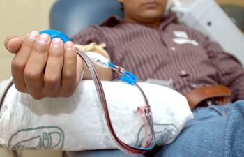 Cerca del 90% de los infectados con covid-19 que recibió plasma para su recuperación presentó mejoras, según el MSP. Unas 700 personas están en lista de espera para ser donantes.
